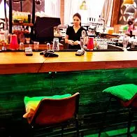 Монтаж мебели и стойки под ключ для ресторана Шикари в ТРЦ Авиапарк