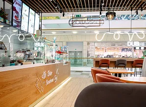 Барная стойка и мебель для кафе-пекарни Cinnabon в ТЦ Европолис в Санкт-Петербурге Фото 14