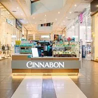 Барная стойка и мебель для кафе-пекарни Cinnabon в ТРЦ «Галерея» в Санкт-Петербурге