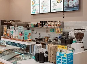Барная стойка и мебель для кафе пекарни Cinnabon в ТРЦ МЕГА Дыбенко Фото 24