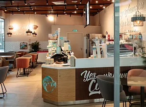 Барная стойка и мебель для кафе-пекарни Cinnabon в ТЦ Жемчужная Плаза Фото 32