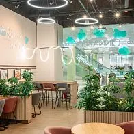 Барная стойка и мебель для кафе-пекарни Cinnabon в ТЦ «Парк Молл» в Санкт-Петербурге