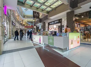 Островная барная стойка для бара SHAKE UP в ТЦ Метрополис Фото 4