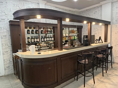 Барная стойка в классическом стиле